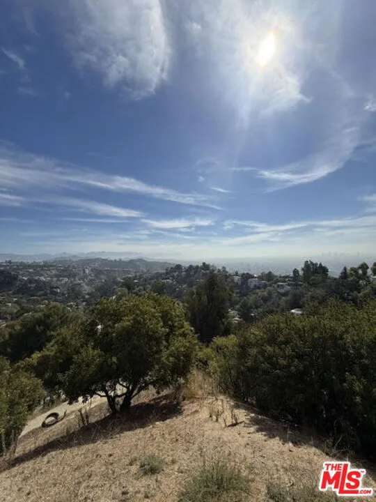 8551 W Cole Crest Drive Los Angeles, CA 90046