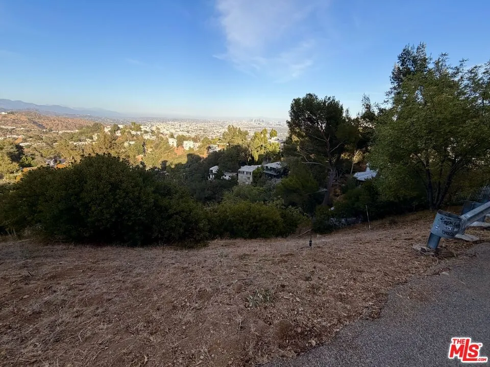 8551 W Cole Crest Drive Los Angeles, CA 90046