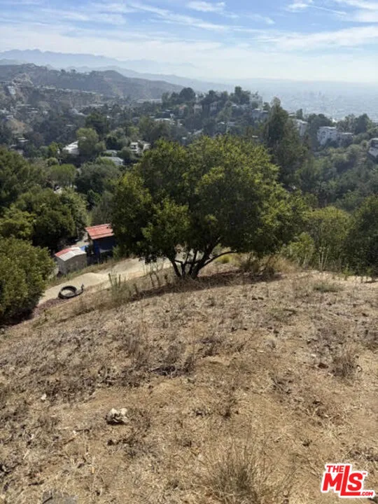 8551 W Cole Crest Drive Los Angeles, CA 90046