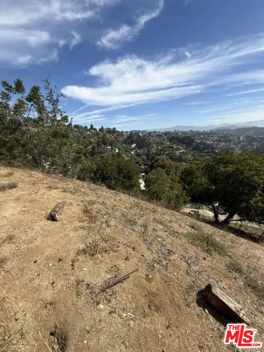 8551 W Cole Crest Drive Los Angeles, CA 90046