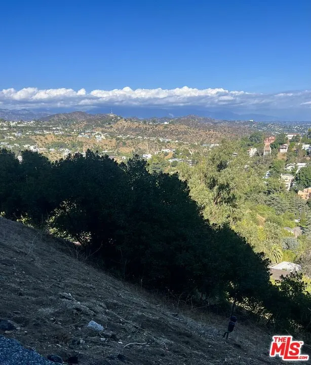 8551 W Cole Crest Drive Los Angeles, CA 90046