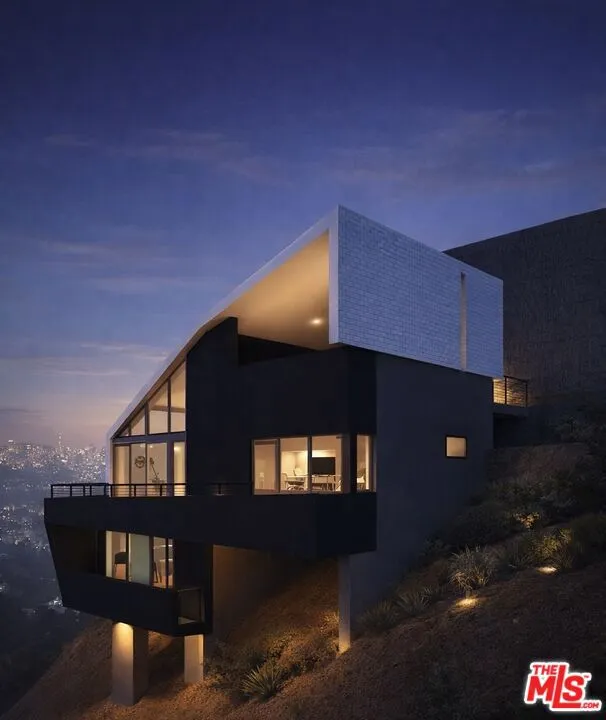 8551 W Cole Crest Drive Los Angeles, CA 90046