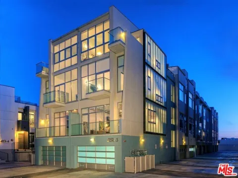 4151 Redwood Avenue #211