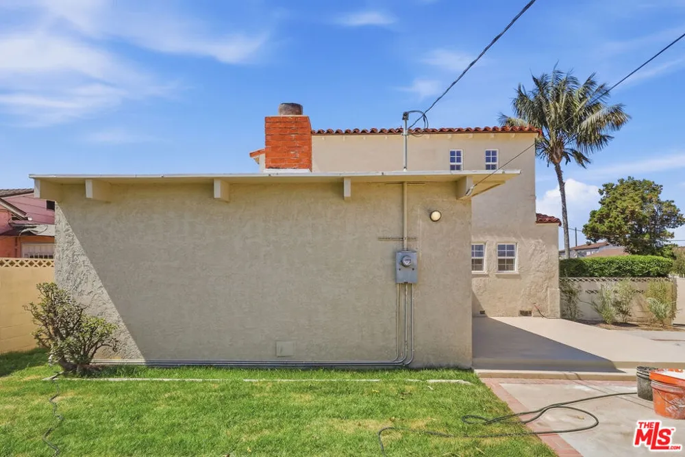 8230 Park Circle Inglewood, CA 90305