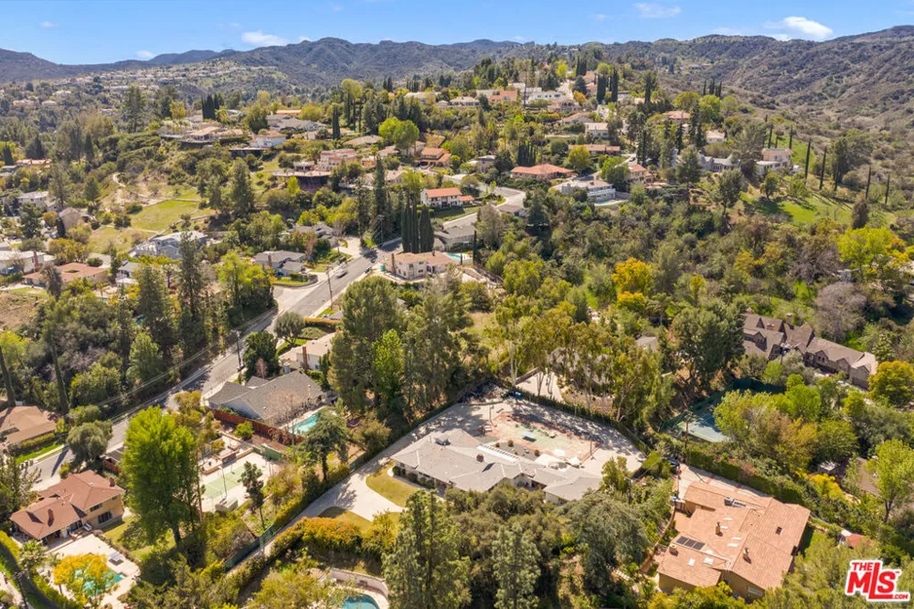 19630 Rosita Street Tarzana, CA 91356