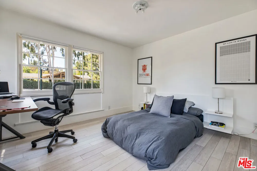 19630 Rosita Street Tarzana, CA 91356