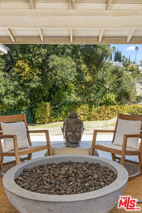 19630 Rosita Street Tarzana, CA 91356