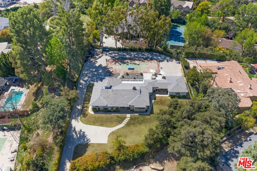 19630 Rosita Street Tarzana, CA 91356