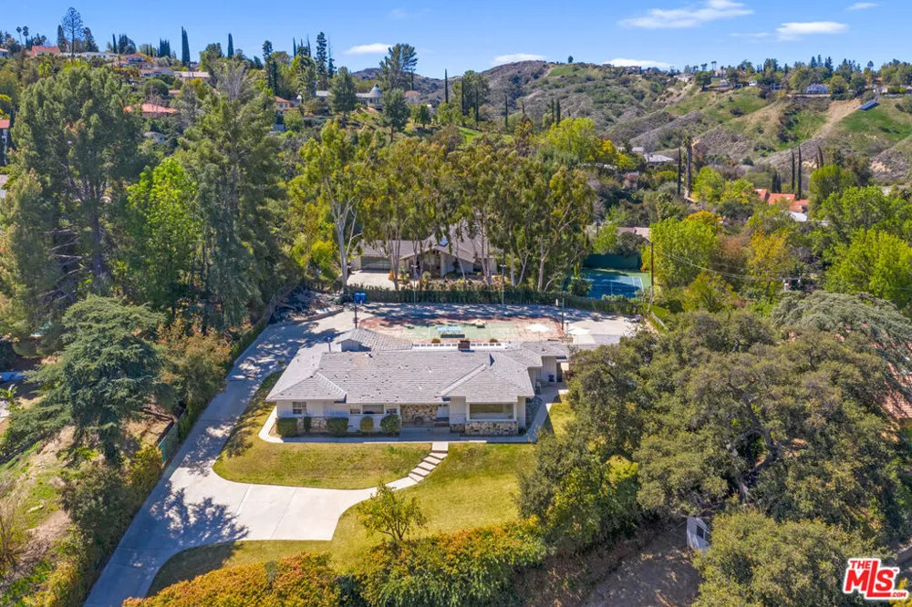 19630 Rosita Street Tarzana, CA 91356