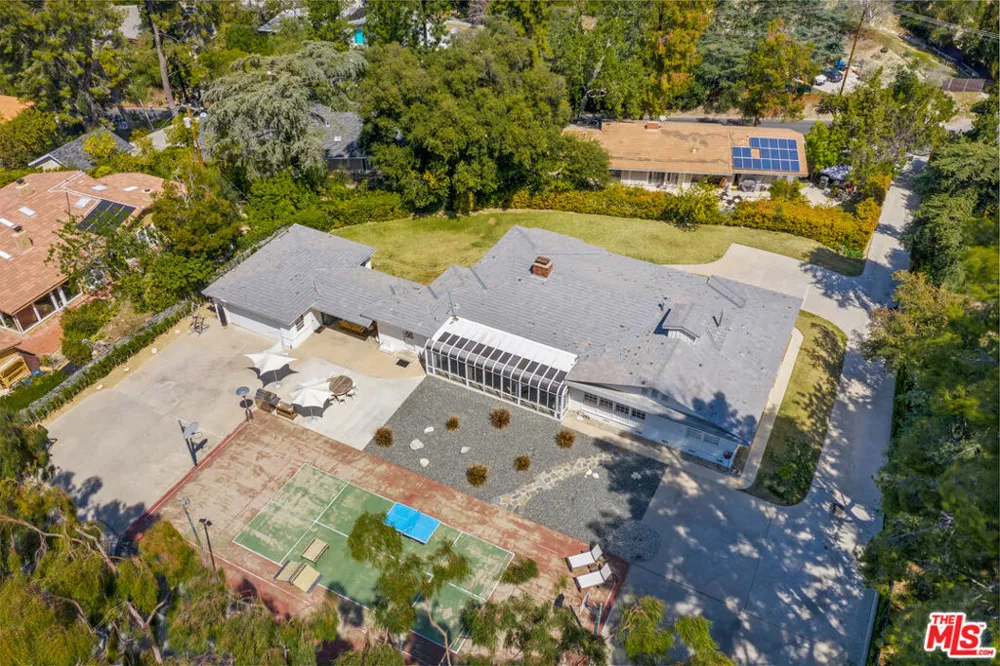 19630 Rosita Street Tarzana, CA 91356