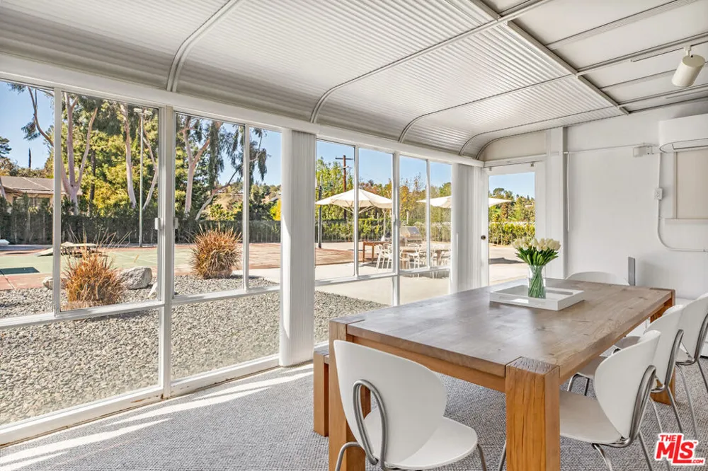 19630 Rosita Street Tarzana, CA 91356