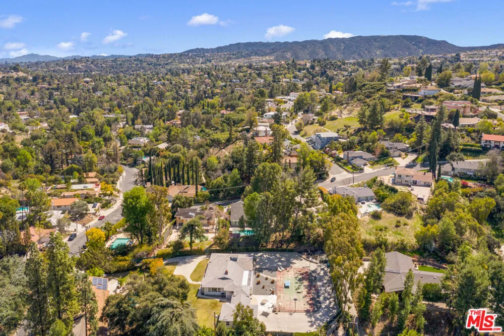 19630 Rosita Street Tarzana, CA 91356