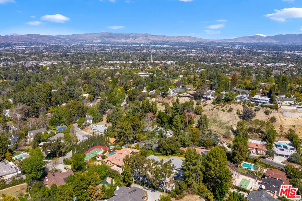 19630 Rosita Street Tarzana, CA 91356