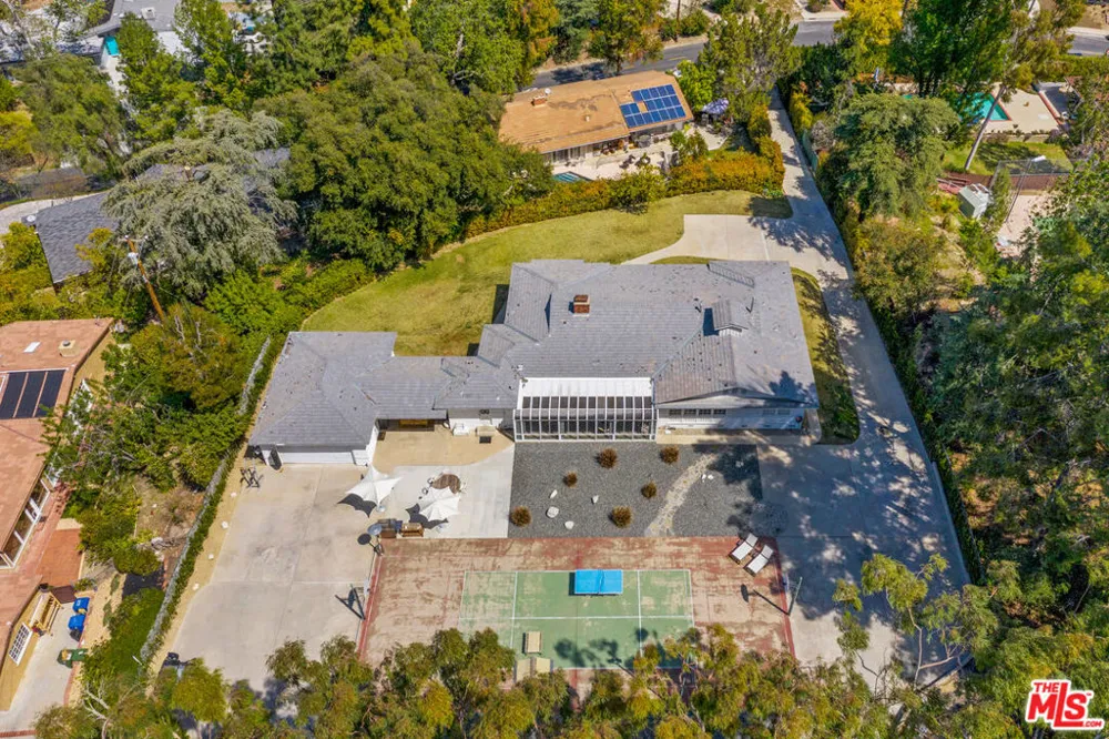 19630 Rosita Street Tarzana, CA 91356
