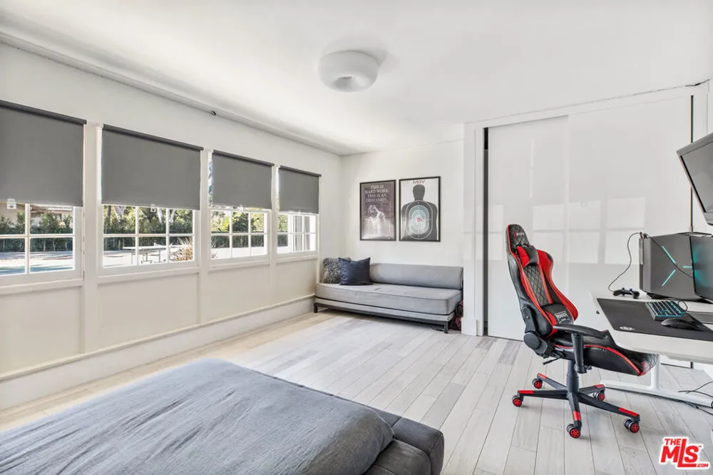 19630 Rosita Street Tarzana, CA 91356