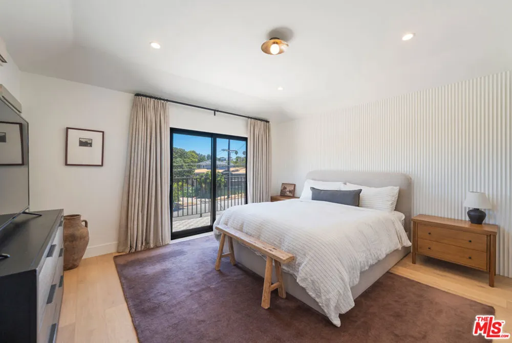 6000 W 75th Street Los Angeles, CA 90045