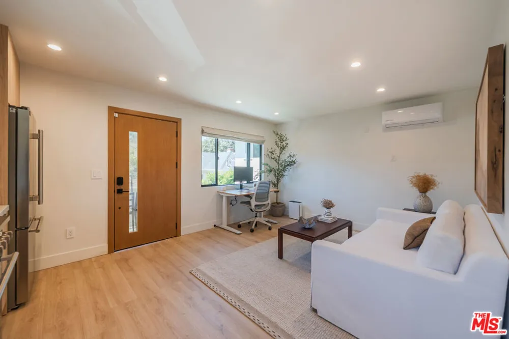 6000 W 75th Street Los Angeles, CA 90045