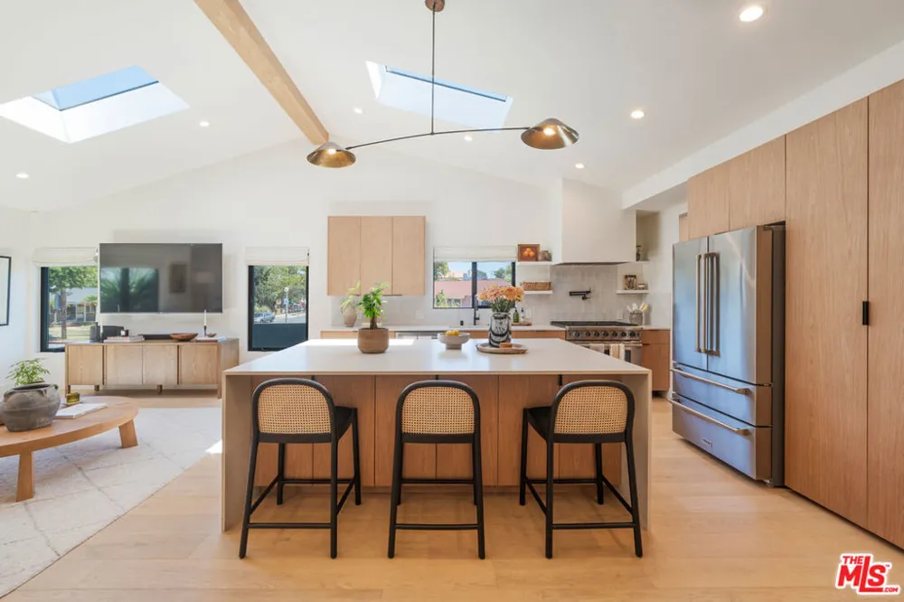 6000 W 75th Street Los Angeles, CA 90045