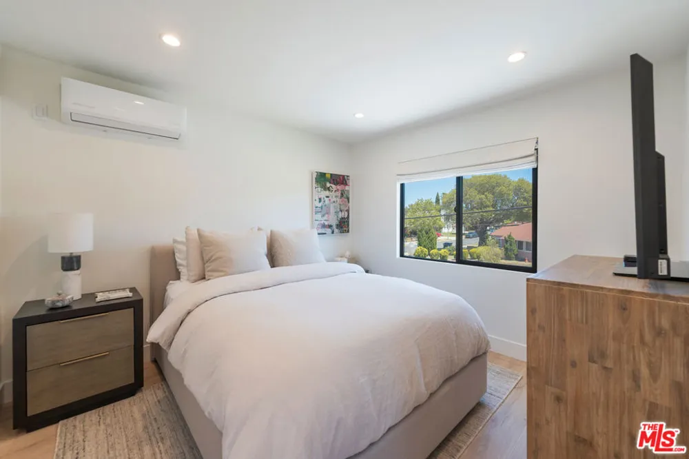 6000 W 75th Street Los Angeles, CA 90045