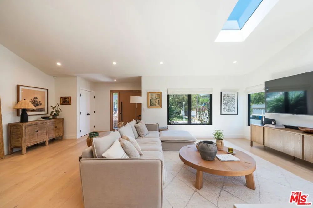 6000 W 75th Street Los Angeles, CA 90045