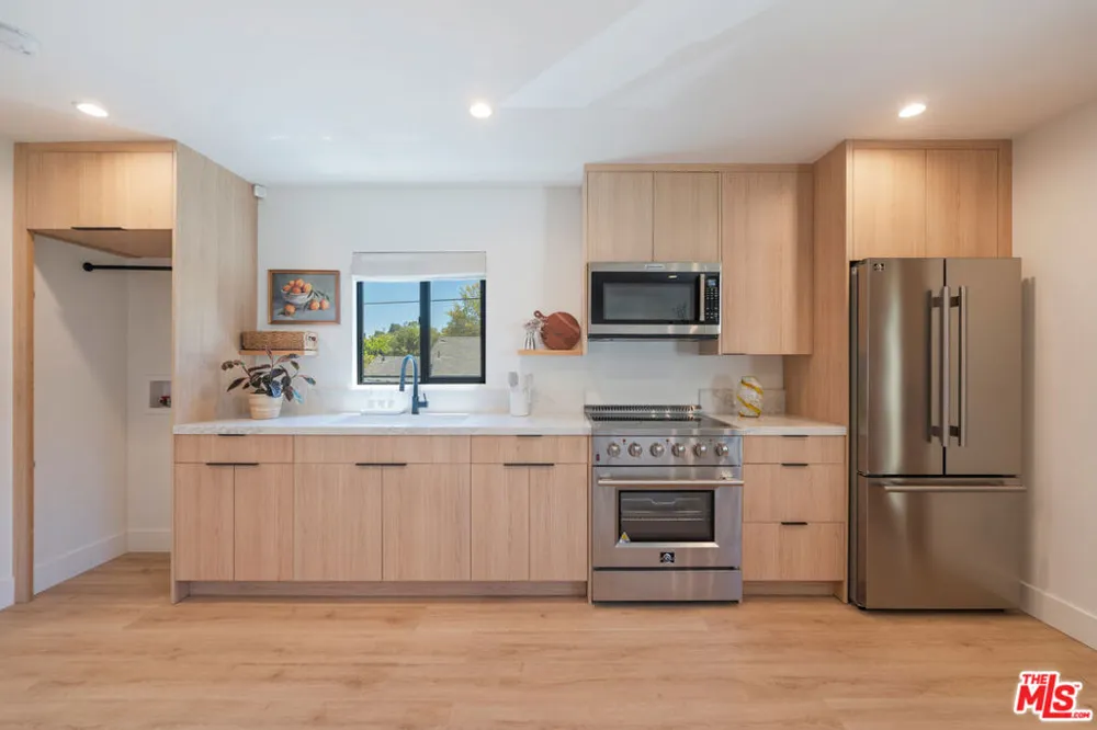 6000 W 75th Street Los Angeles, CA 90045