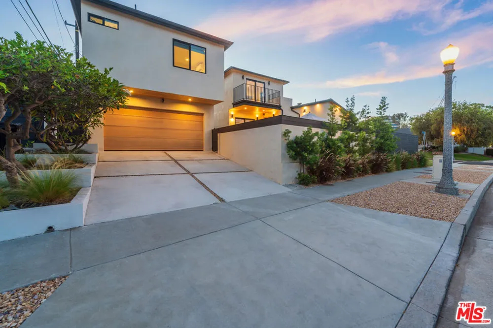 6000 W 75th Street Los Angeles, CA 90045