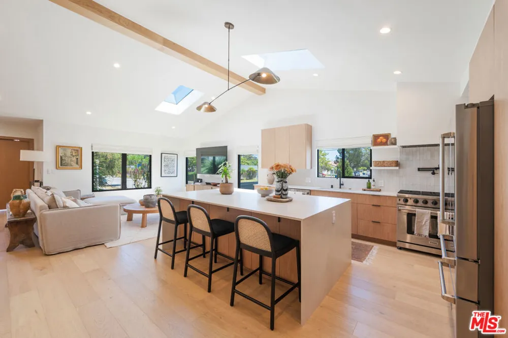 6000 W 75th Street Los Angeles, CA 90045