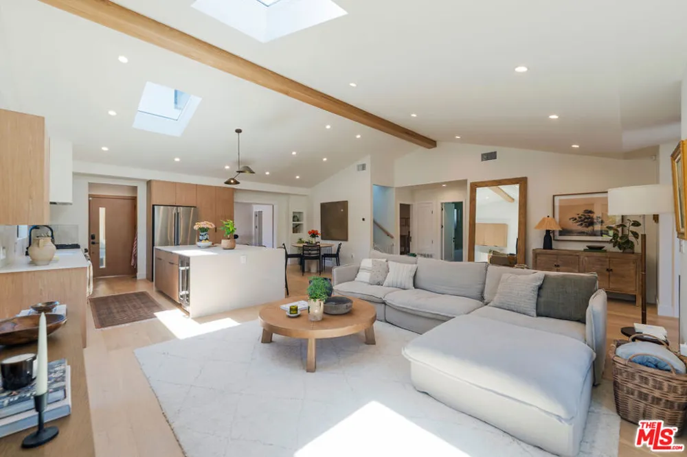 6000 W 75th Street Los Angeles, CA 90045