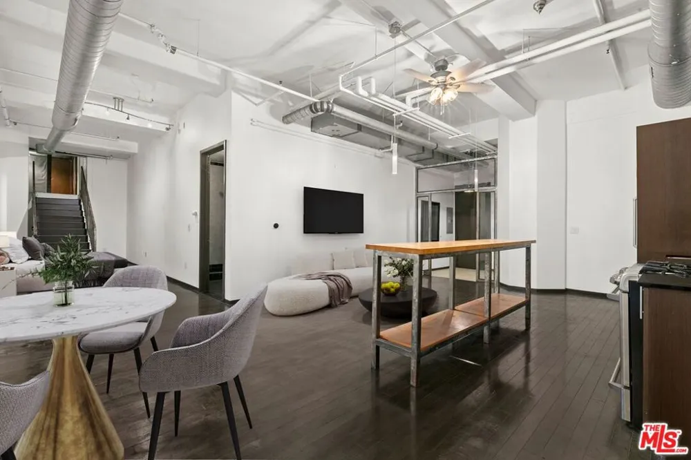 1645 Vine Street #301 Los Angeles, CA 90028