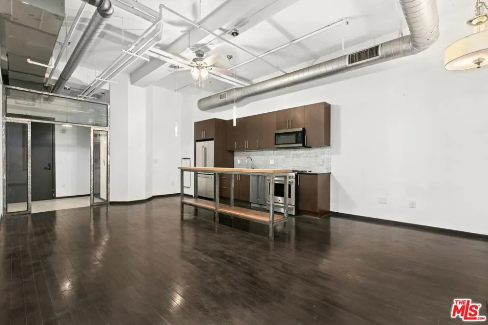 1645 Vine Street #301 Los Angeles, CA 90028