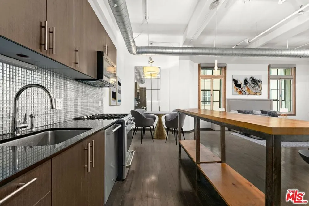 1645 Vine Street #301 Los Angeles, CA 90028