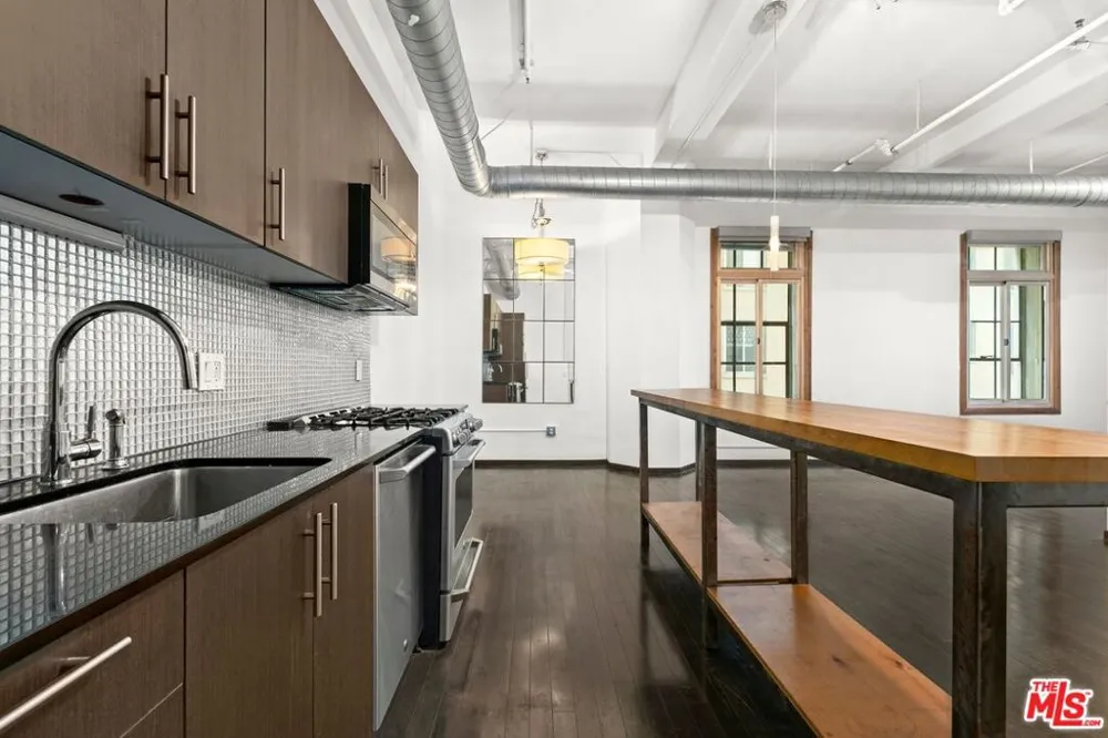 1645 Vine Street #301 Los Angeles, CA 90028