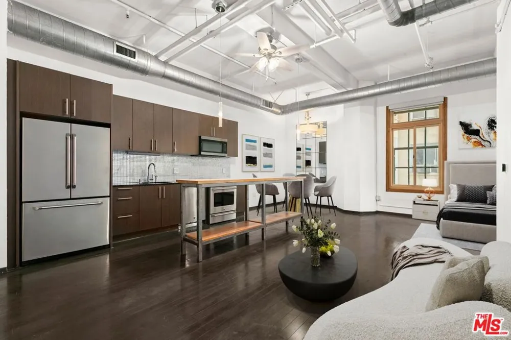 1645 Vine Street #301 Los Angeles, CA 90028