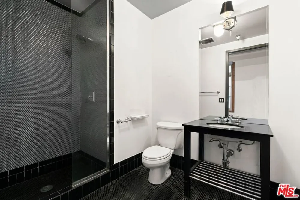 1645 Vine Street #301 Los Angeles, CA 90028