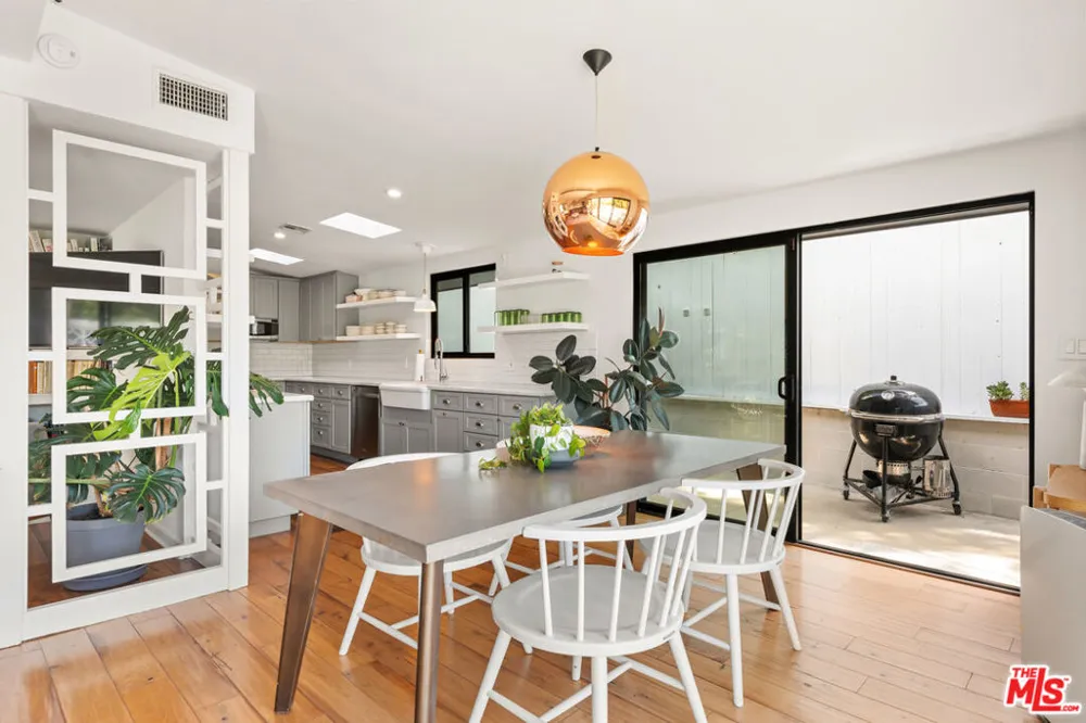 3744 Buena Park Drive Studio City, CA 91604