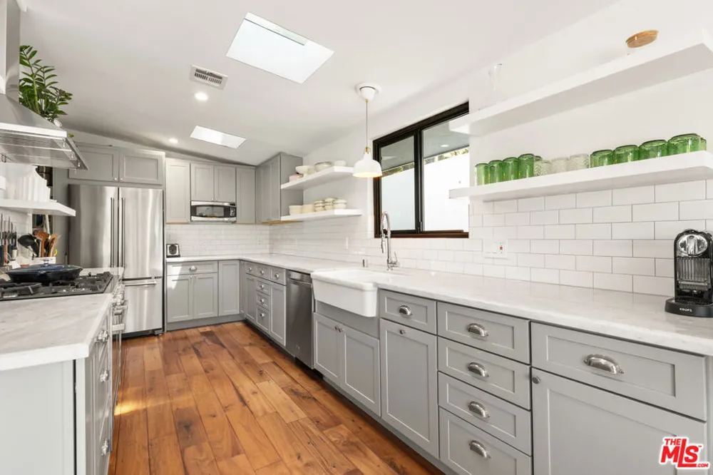 3744 Buena Park Drive Studio City, CA 91604