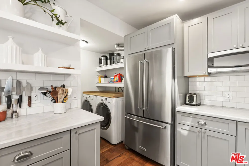 3744 Buena Park Drive Studio City, CA 91604