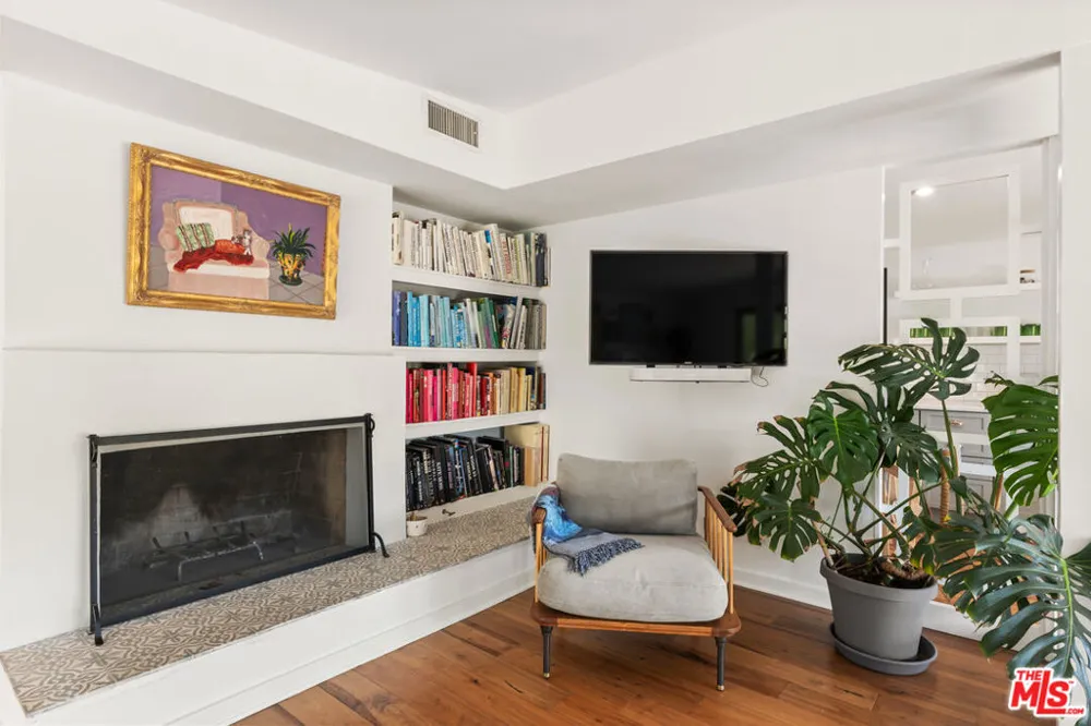 3744 Buena Park Drive Studio City, CA 91604