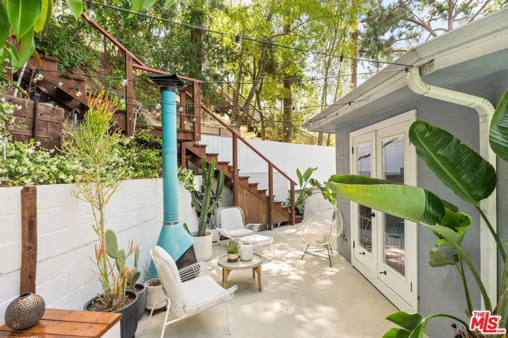 3744 Buena Park Drive Studio City, CA 91604