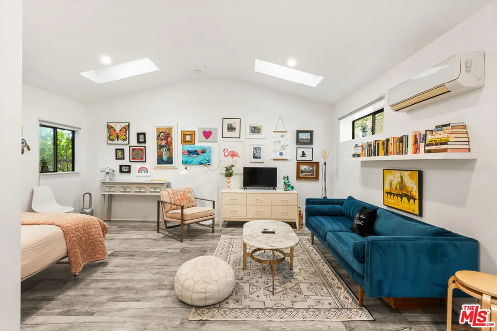 3744 Buena Park Drive Studio City, CA 91604