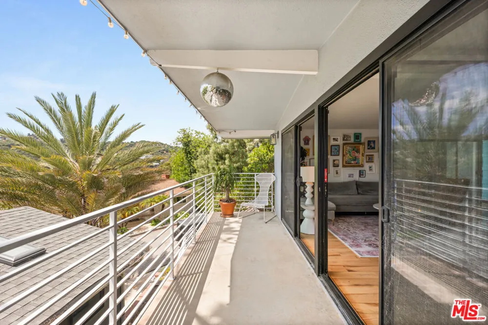 3744 Buena Park Drive Studio City, CA 91604