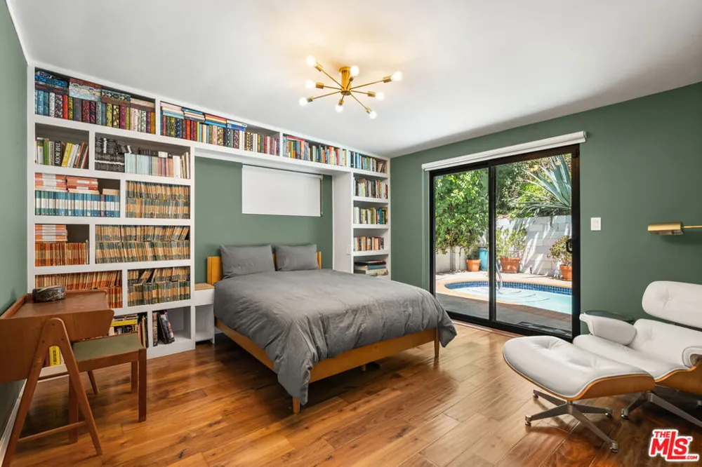 3744 Buena Park Drive Studio City, CA 91604