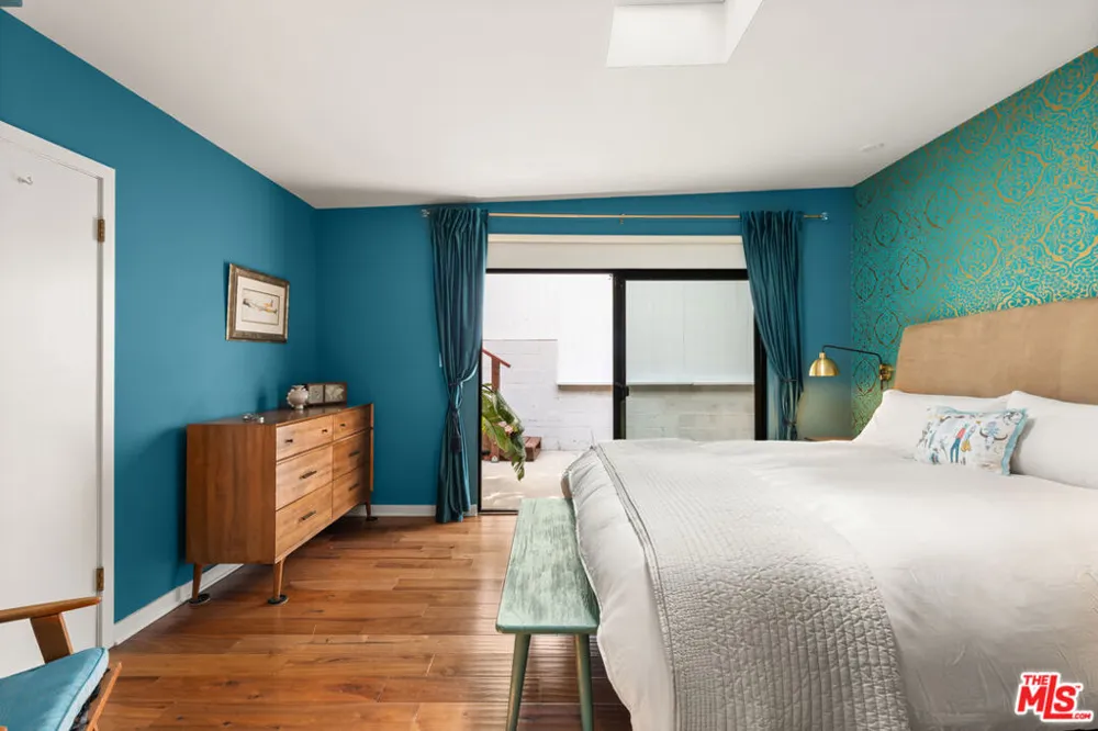 3744 Buena Park Drive Studio City, CA 91604