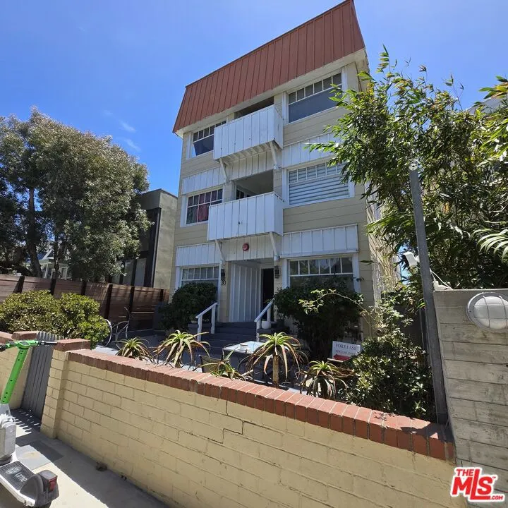 30 Dudley Avenue #5 Venice, CA 90291