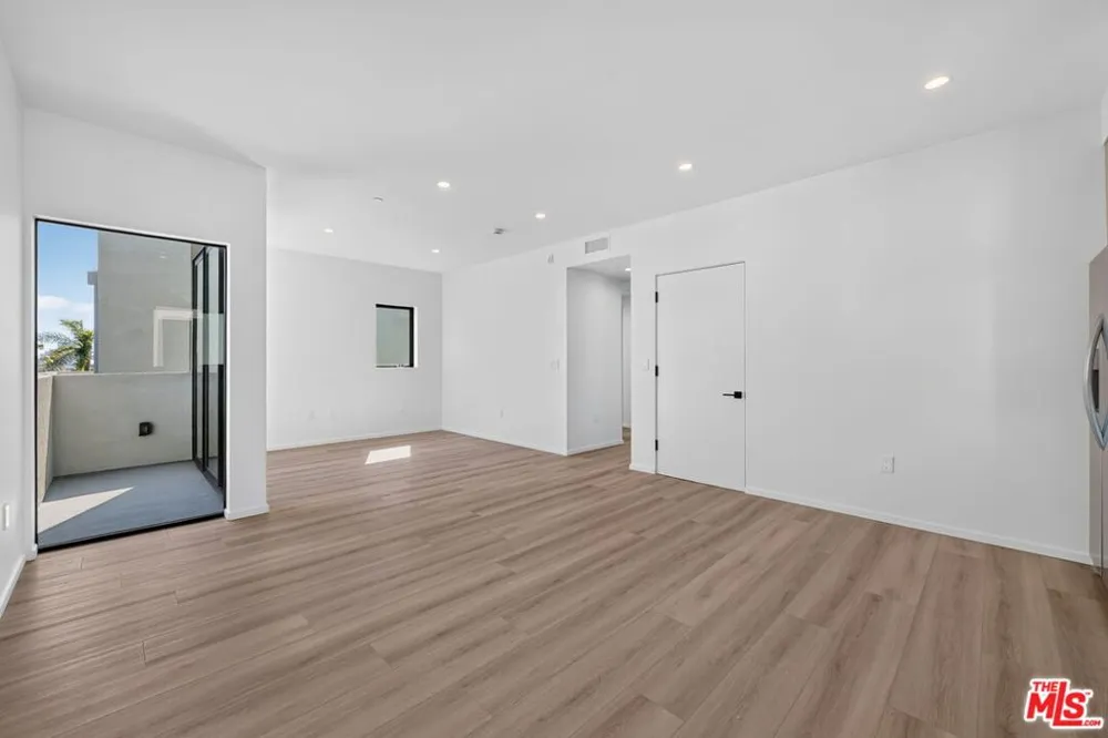 1853 12th Street #D Santa Monica, CA 90404