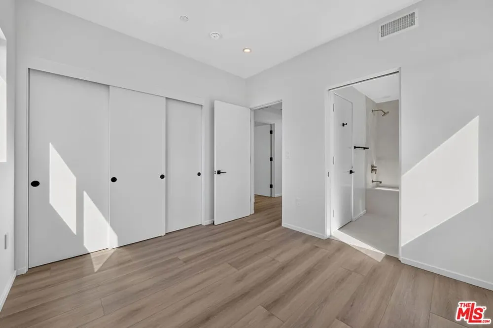 1853 12th Street #D Santa Monica, CA 90404