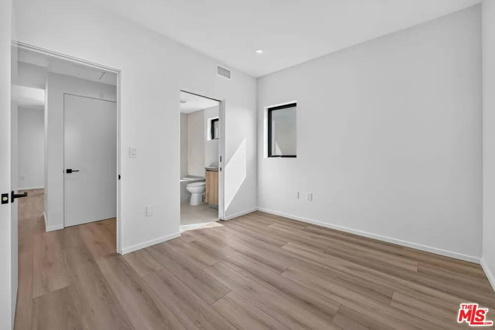 1853 12th Street #D Santa Monica, CA 90404
