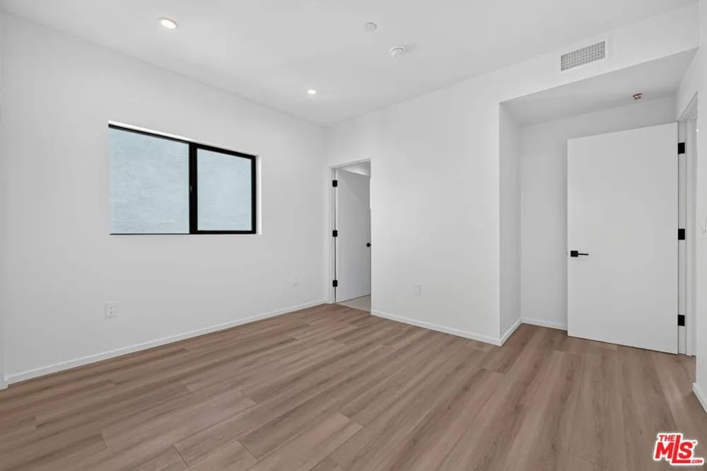 1853 12th Street #D Santa Monica, CA 90404