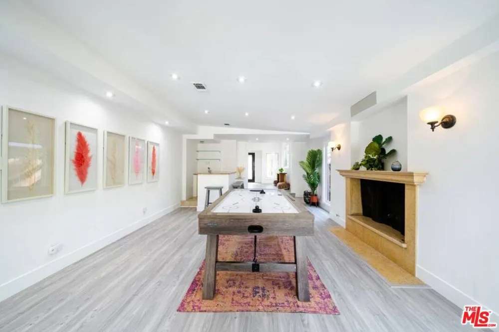 11331 Isleta Street Los Angeles, CA 90049