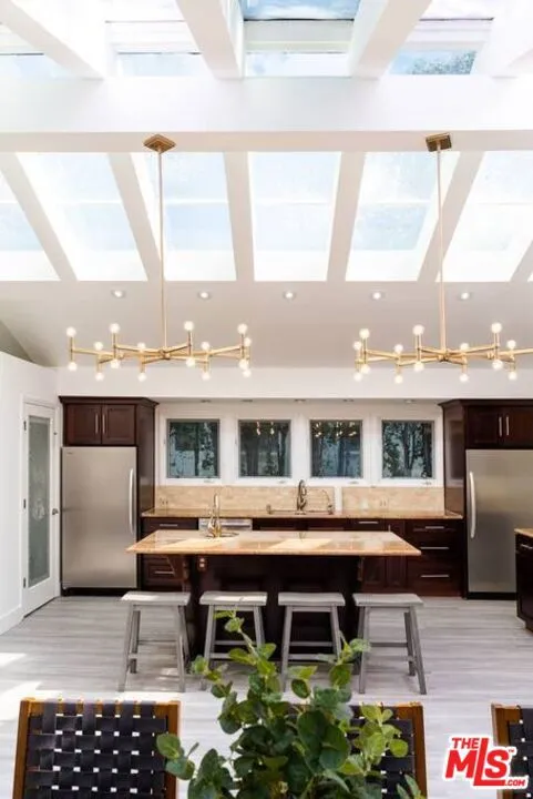 11331 Isleta Street Los Angeles, CA 90049
